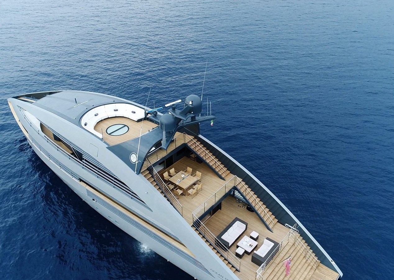 https://s3.amazonaws.com/boss.yatco.com/ForCharter/Vessel/Photo/4344/large_53260.jpg