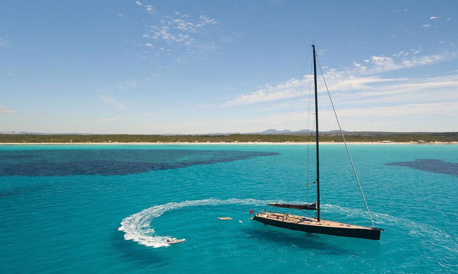 https://s3.amazonaws.com/boss.yatco.com/ForCharter/Vessel/Photo/4345/large_53287.jpg