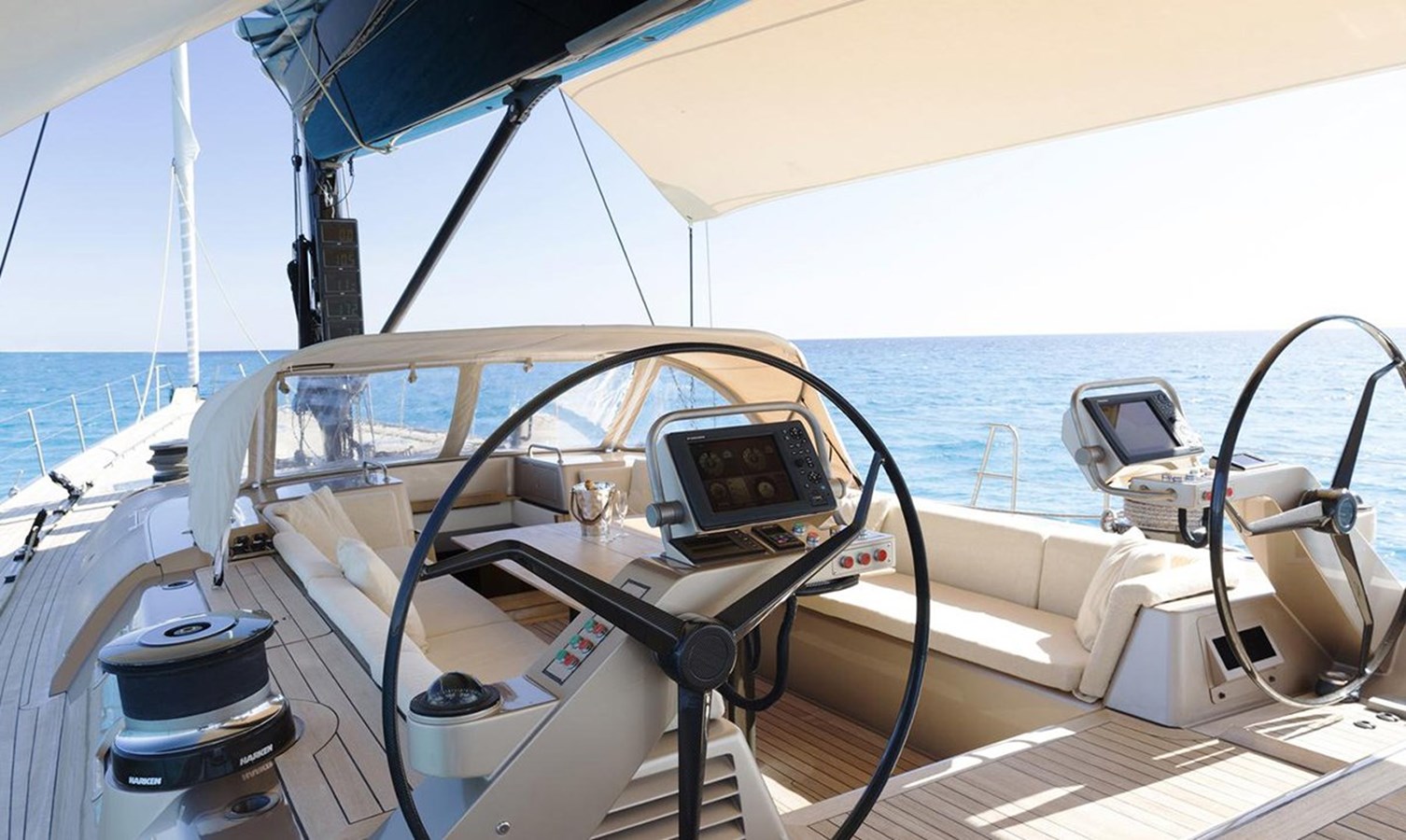https://s3.amazonaws.com/boss.yatco.com/ForCharter/Vessel/Photo/4345/large_53296.jpg