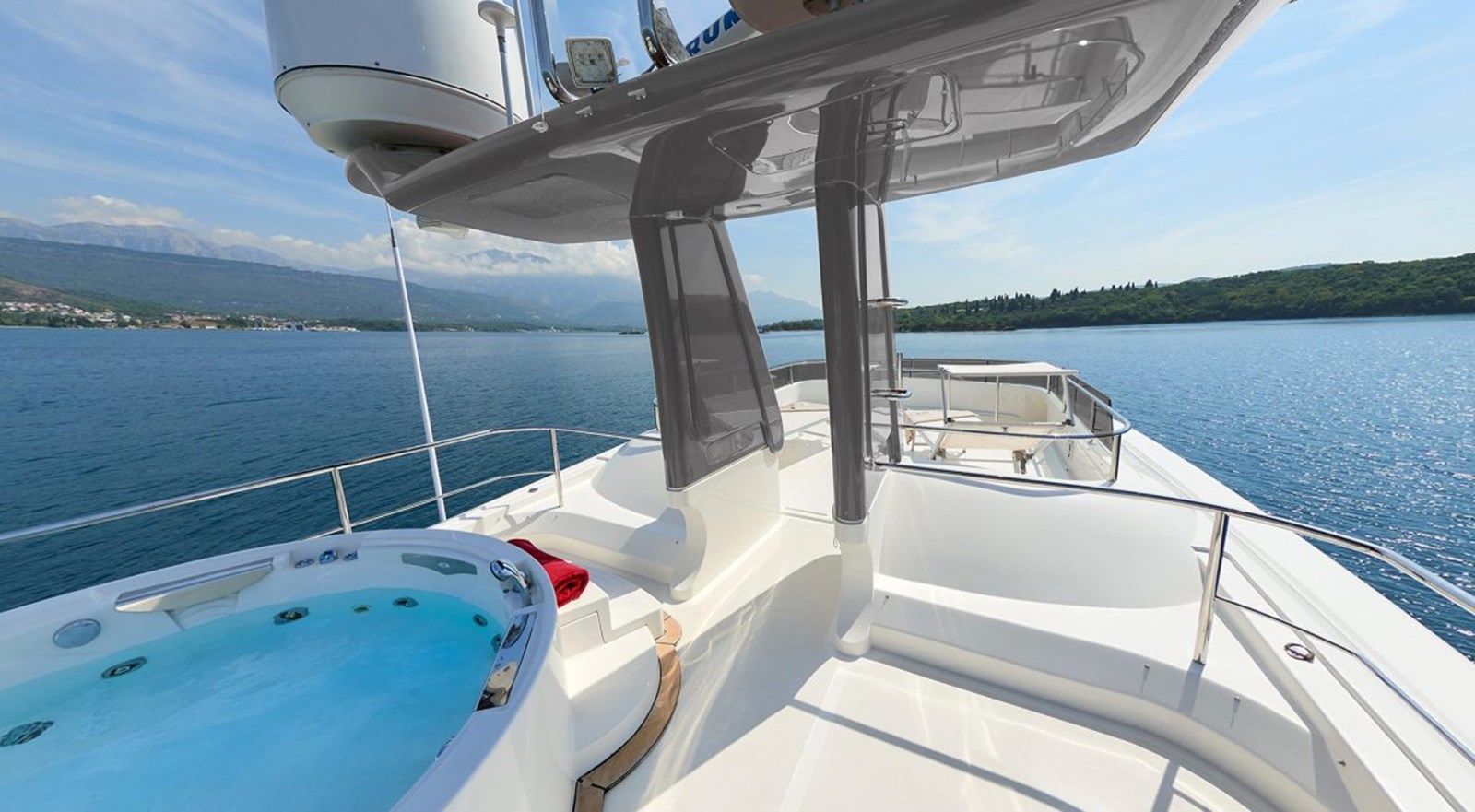 https://s3.amazonaws.com/boss.yatco.com/ForCharter/Vessel/Photo/4346/large_53331.jpg