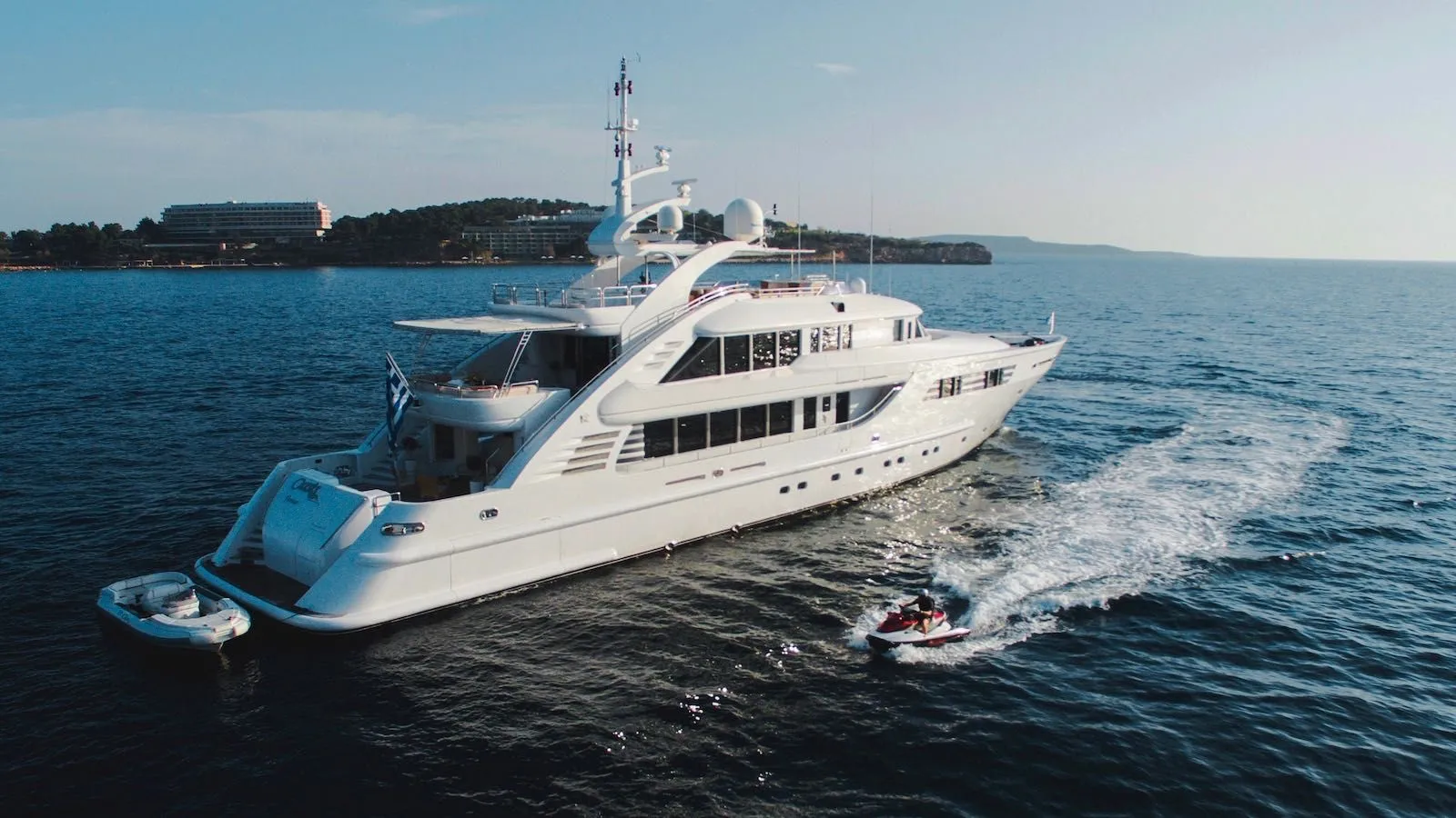 https://s3.amazonaws.com/boss.yatco.com/ForCharter/Vessel/Photo/4429/large_61467.webp