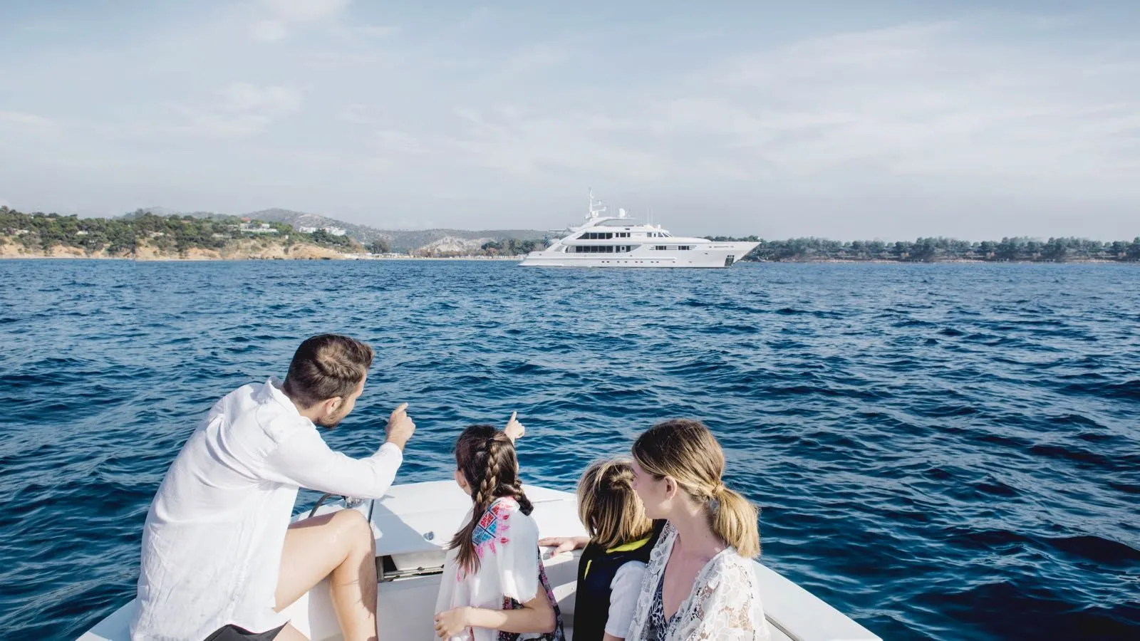 https://s3.amazonaws.com/boss.yatco.com/ForCharter/Vessel/Photo/4429/large_61482.webp