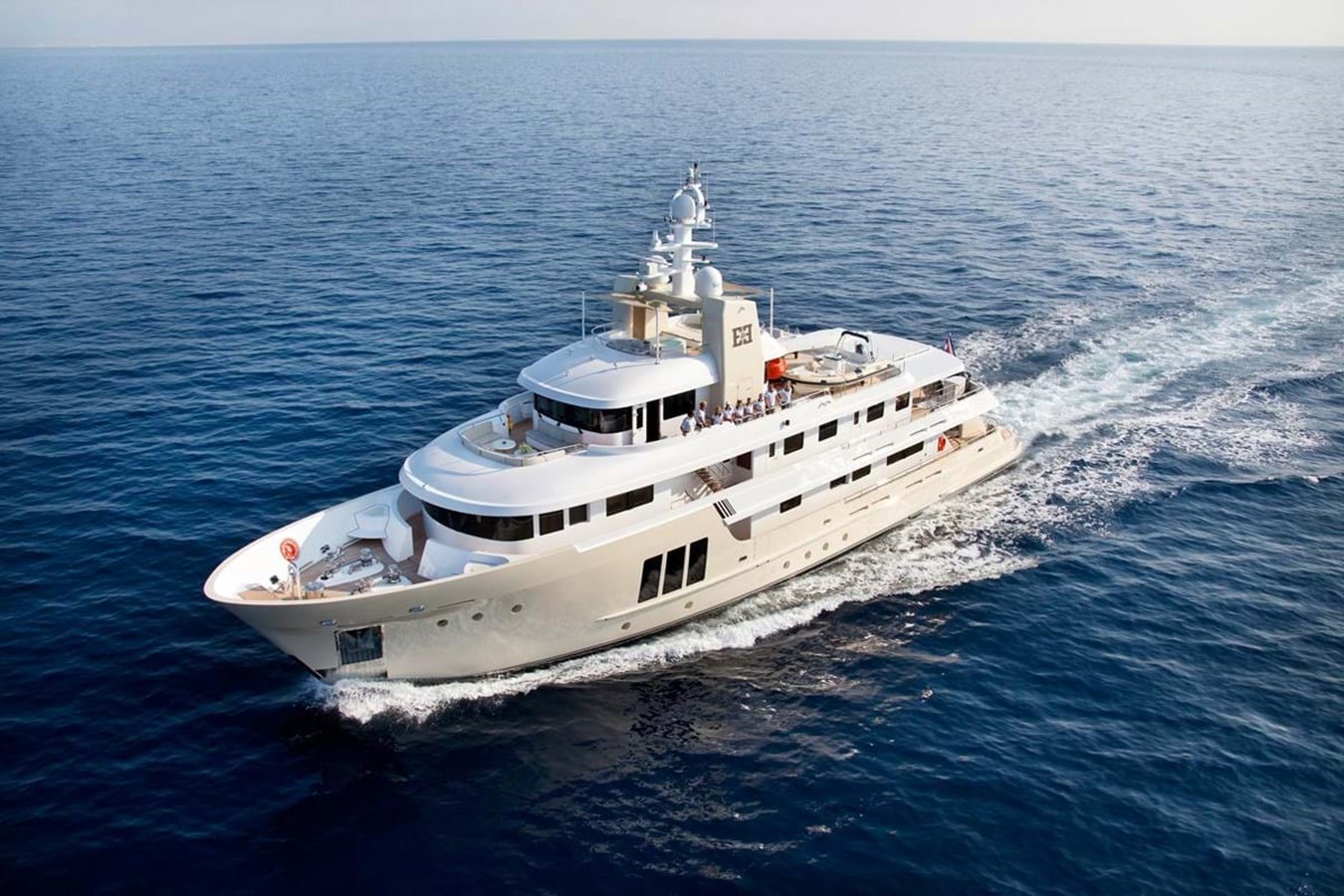 https://s3.amazonaws.com/boss.yatco.com/ForCharter/Vessel/Photo/4521/large_63230.jpg