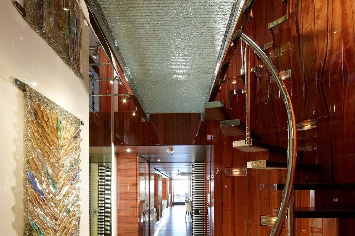 https://s3.amazonaws.com/boss.yatco.com/ForCharter/Vessel/Photo/4521/large_63242.jpg
