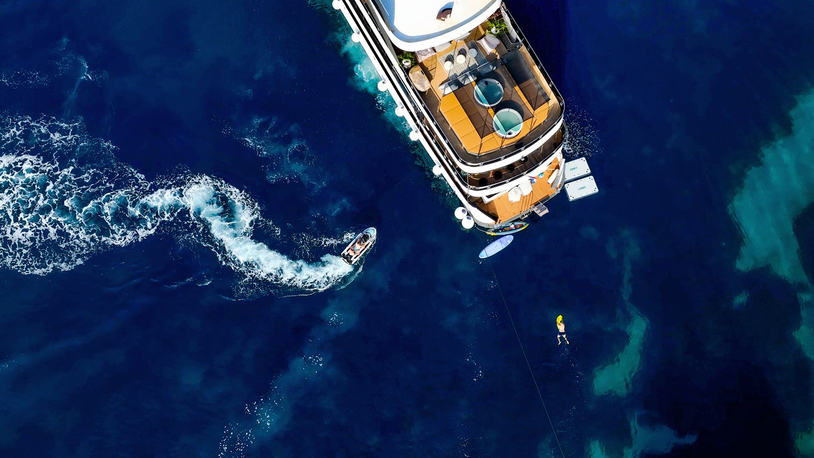 https://s3.amazonaws.com/boss.yatco.com/ForCharter/Vessel/Photo/4924/large_96181.jpg