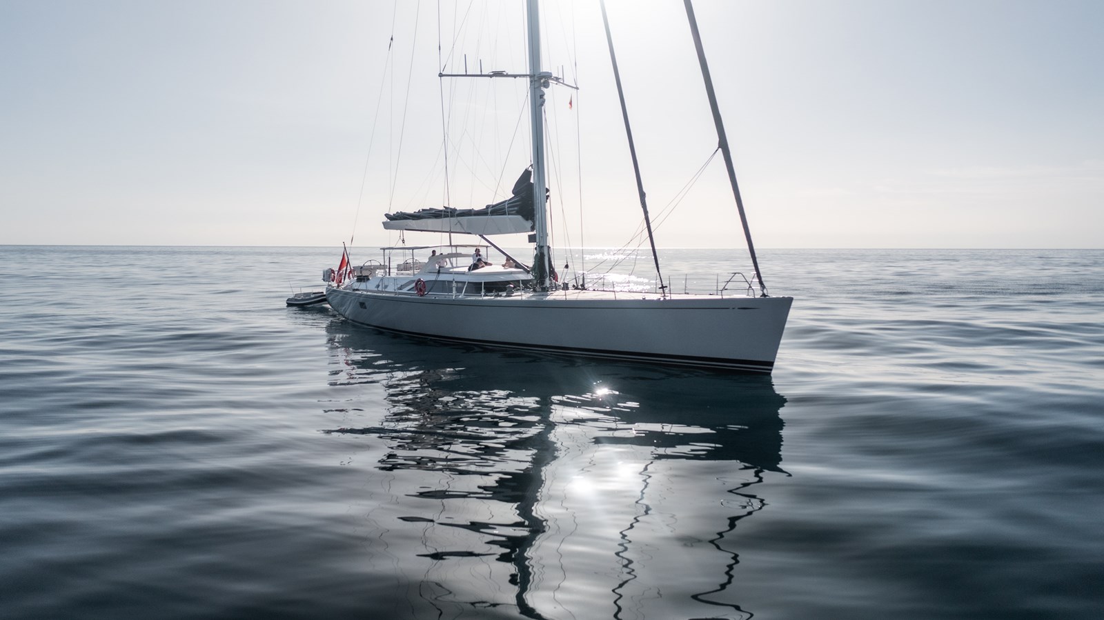 https://s3.amazonaws.com/boss.yatco.com/ForCharter/Vessel/Photo/4948/large_82469.jpg