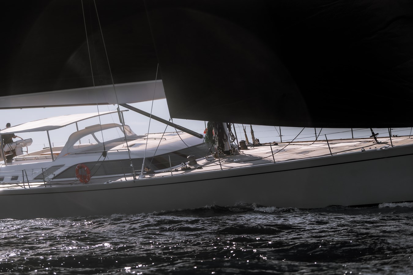 https://s3.amazonaws.com/boss.yatco.com/ForCharter/Vessel/Photo/4948/large_82472.jpg