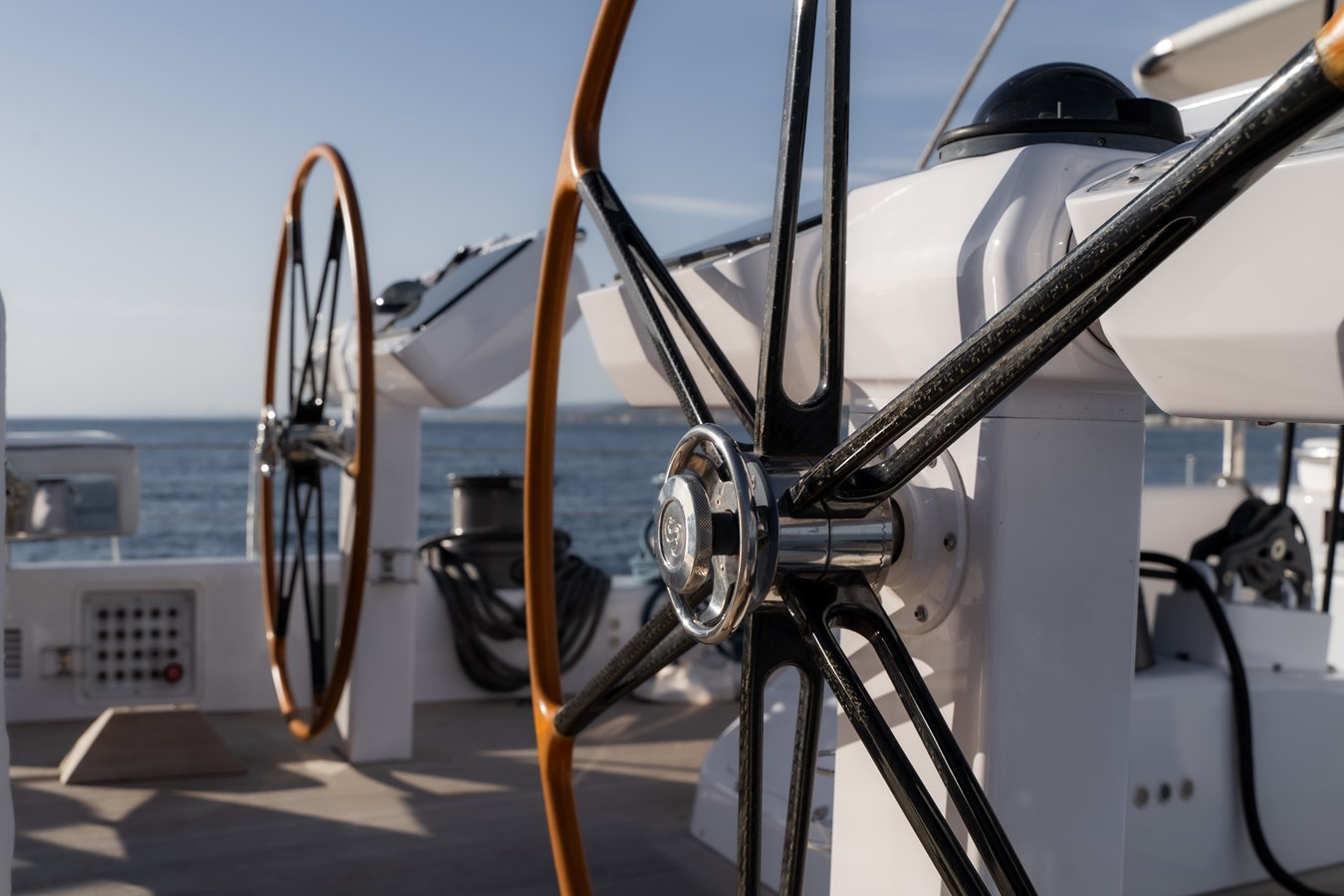 https://s3.amazonaws.com/boss.yatco.com/ForCharter/Vessel/Photo/4948/large_82474.jpg