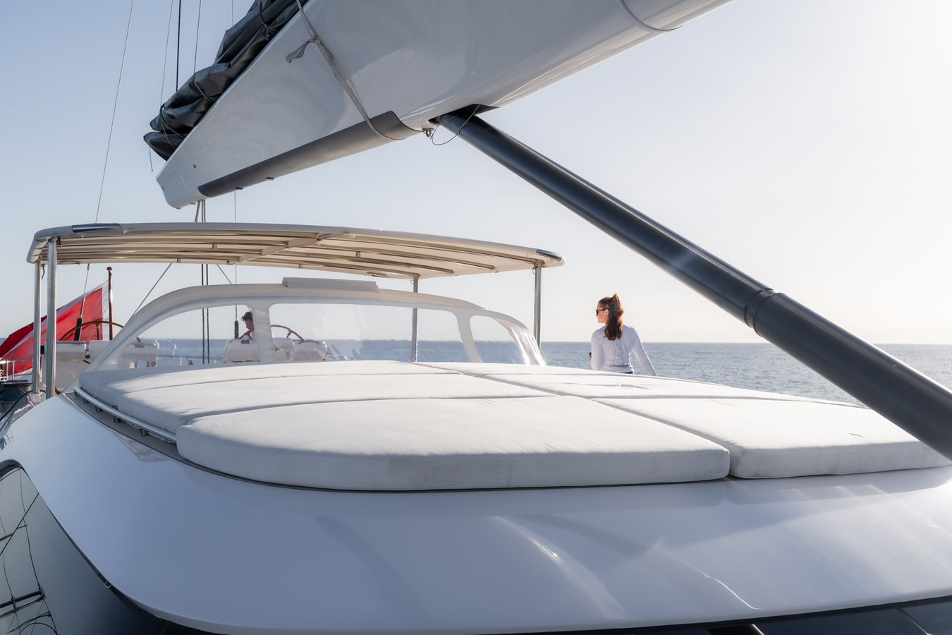 https://s3.amazonaws.com/boss.yatco.com/ForCharter/Vessel/Photo/4948/large_82479.jpg