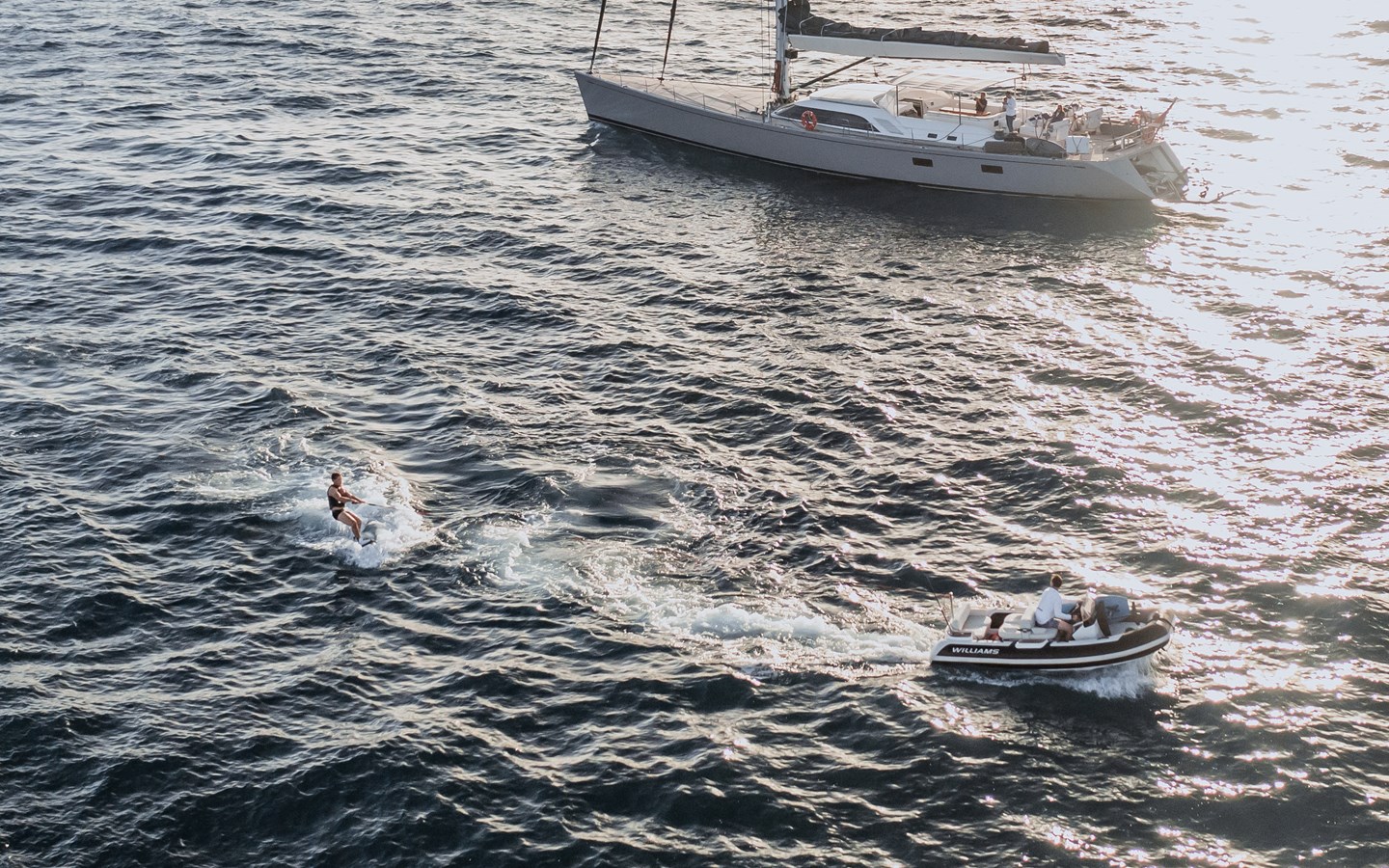 https://s3.amazonaws.com/boss.yatco.com/ForCharter/Vessel/Photo/4948/large_82491.jpg