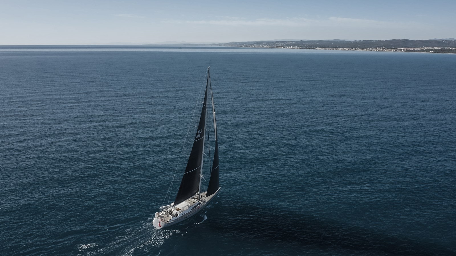 https://s3.amazonaws.com/boss.yatco.com/ForCharter/Vessel/Photo/4948/large_82494.jpg