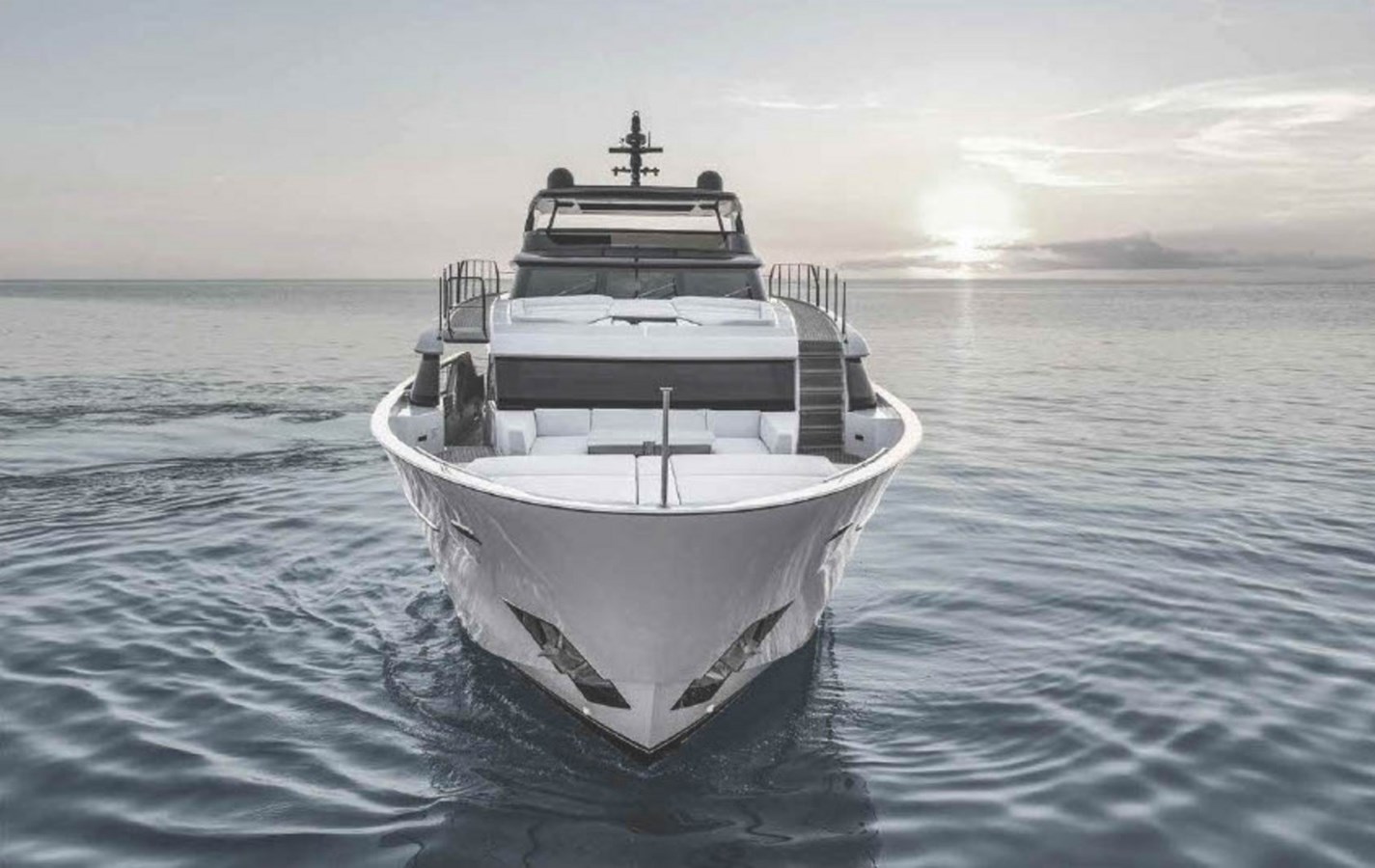https://s3.amazonaws.com/boss.yatco.com/ForCharter/Vessel/Photo/5021/large_84912.jpg