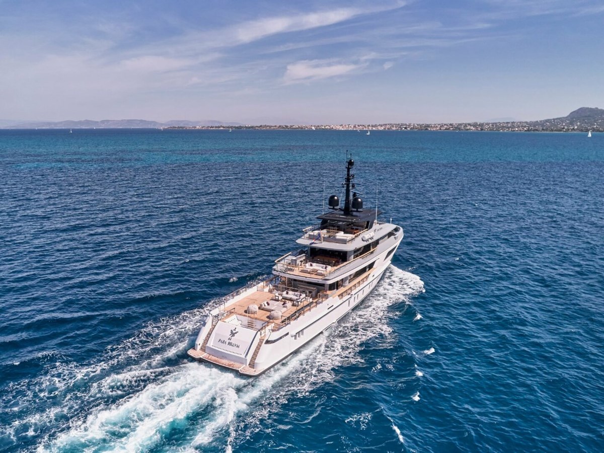 https://s3.amazonaws.com/boss.yatco.com/ForCharter/Vessel/Photo/5022/large_84941.jpg