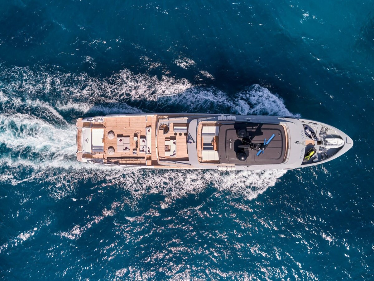 https://s3.amazonaws.com/boss.yatco.com/ForCharter/Vessel/Photo/5022/large_84942.jpg