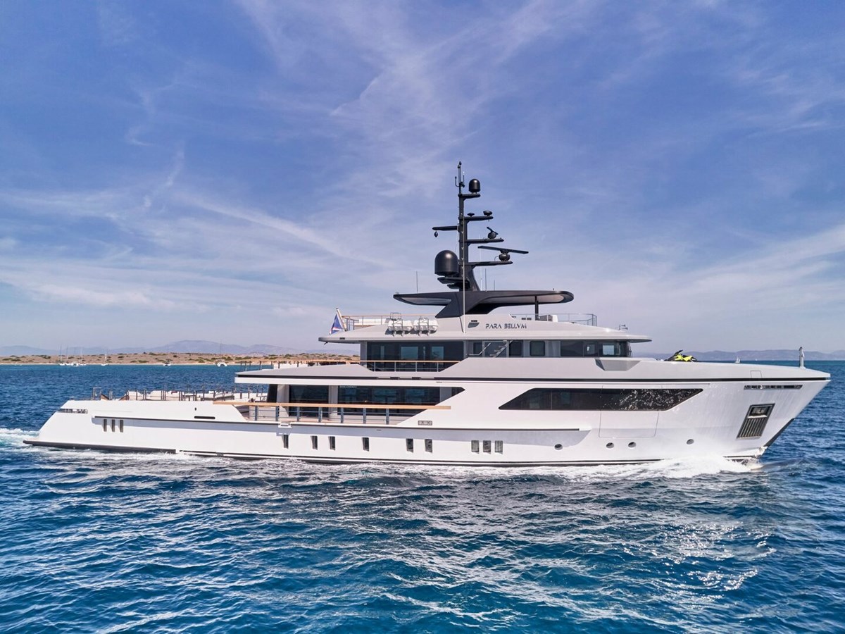 https://s3.amazonaws.com/boss.yatco.com/ForCharter/Vessel/Photo/5022/large_84944.jpg