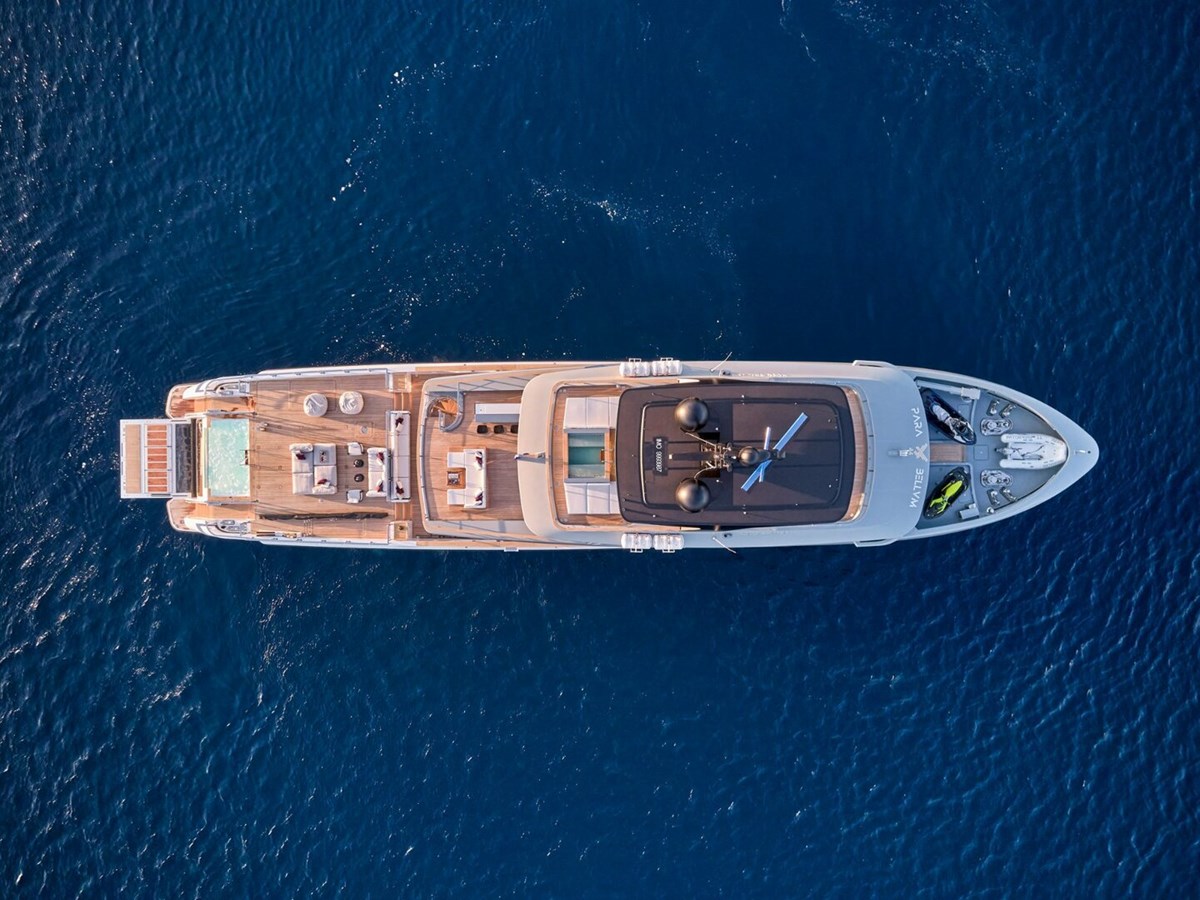 https://s3.amazonaws.com/boss.yatco.com/ForCharter/Vessel/Photo/5022/large_84953.jpg