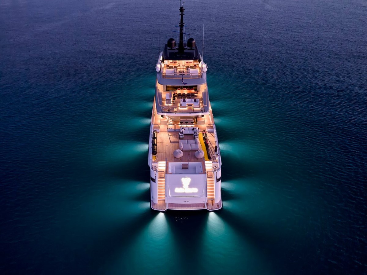 https://s3.amazonaws.com/boss.yatco.com/ForCharter/Vessel/Photo/5022/large_84980.jpg