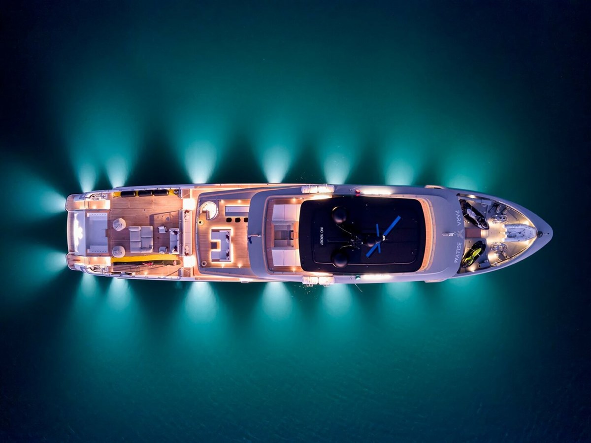https://s3.amazonaws.com/boss.yatco.com/ForCharter/Vessel/Photo/5022/large_84981.jpg