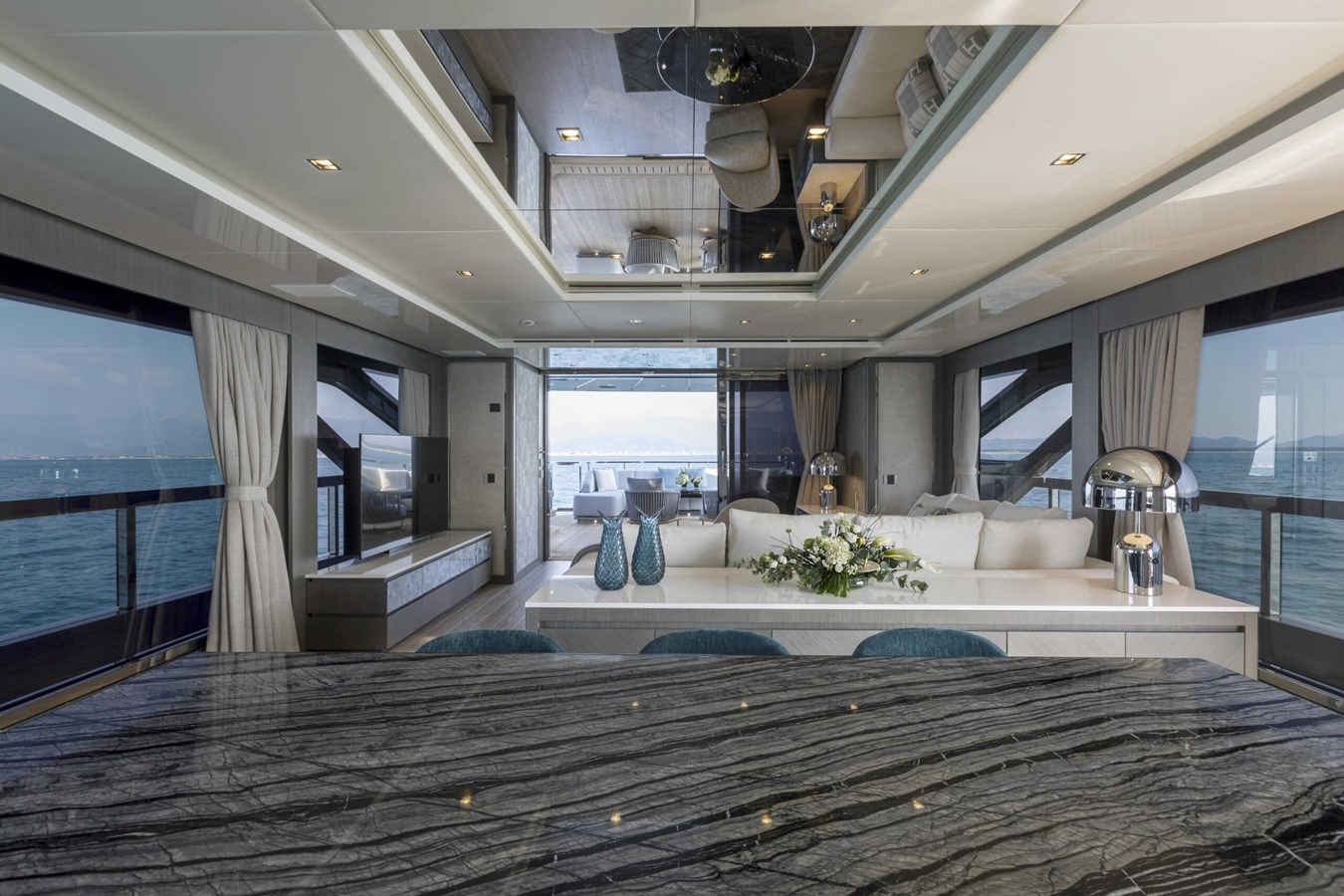 https://s3.amazonaws.com/boss.yatco.com/ForCharter/Vessel/Photo/5188/large_89580.jpg