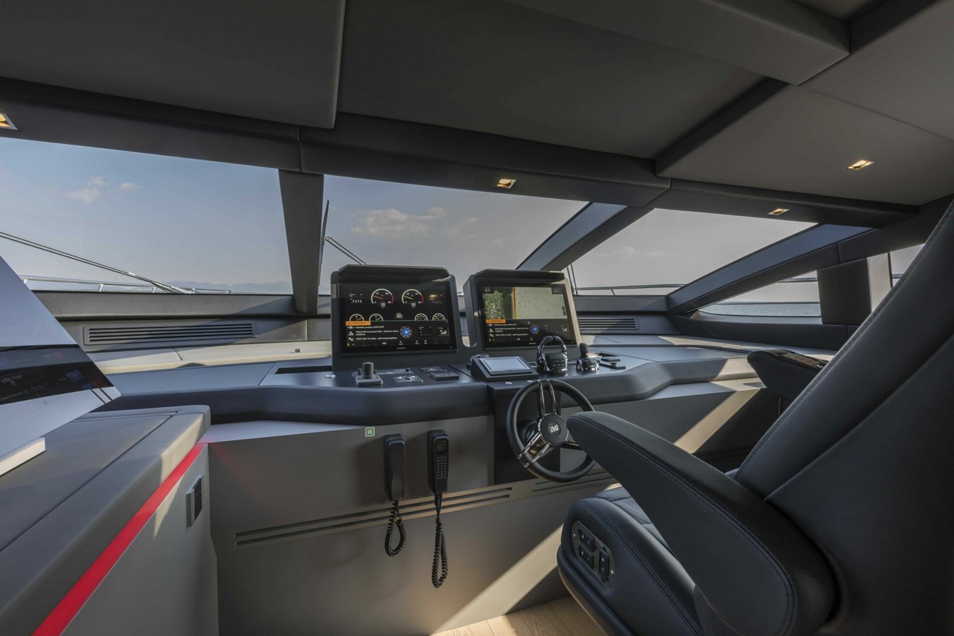 https://s3.amazonaws.com/boss.yatco.com/ForCharter/Vessel/Photo/5188/large_89581.jpg