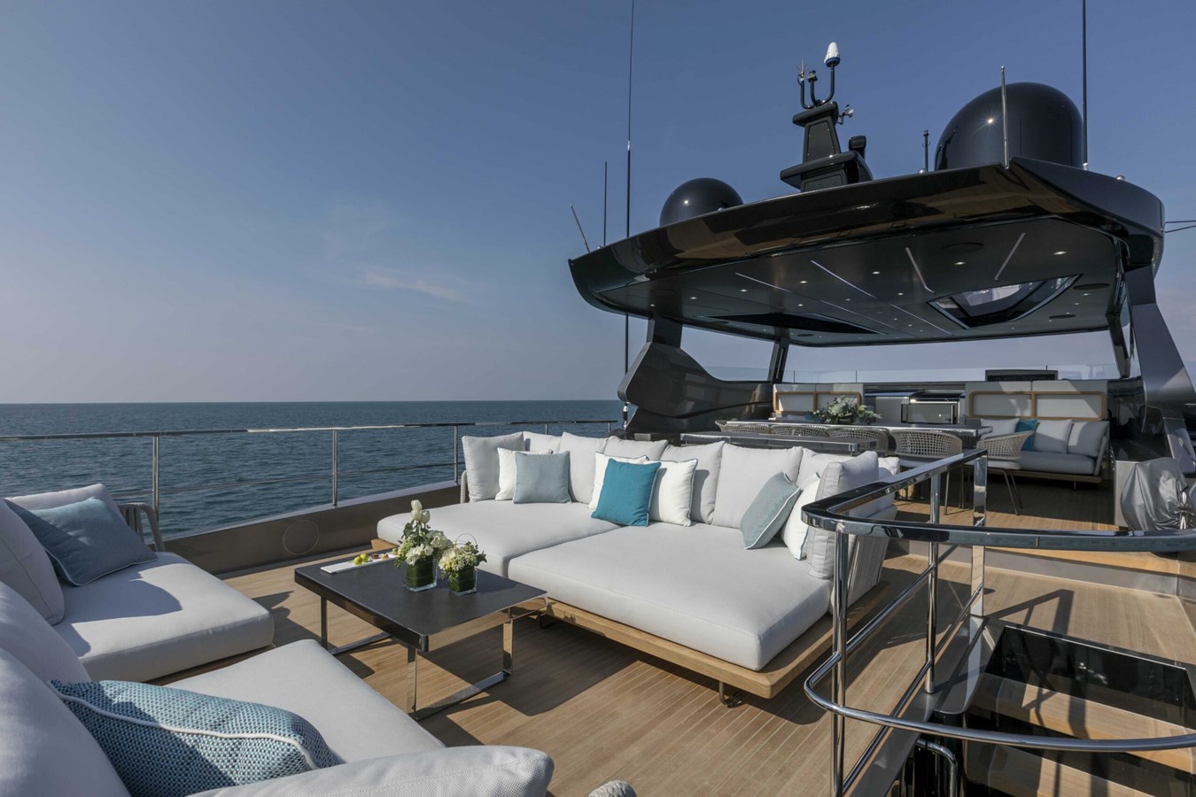 https://s3.amazonaws.com/boss.yatco.com/ForCharter/Vessel/Photo/5188/large_89592.jpg