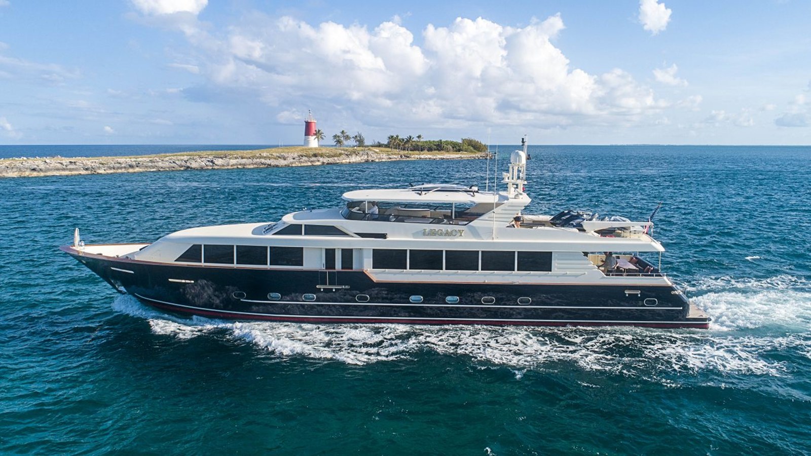 https://s3.amazonaws.com/boss.yatco.com/ForCharter/Vessel/Photo/5197/large_89965.jpg