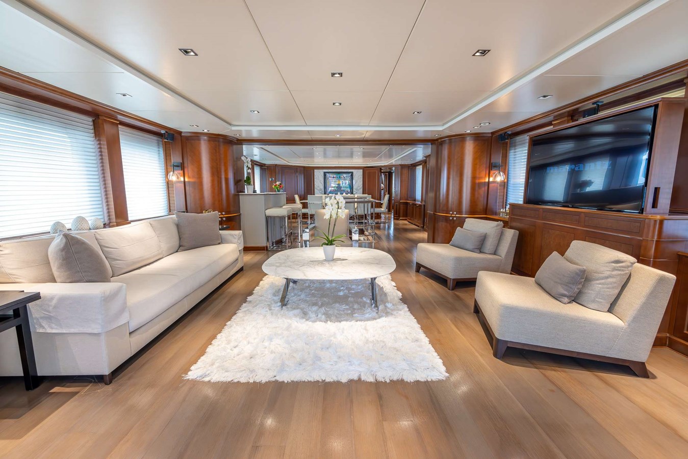 https://s3.amazonaws.com/boss.yatco.com/ForCharter/Vessel/Photo/5280/large_91992.jpg