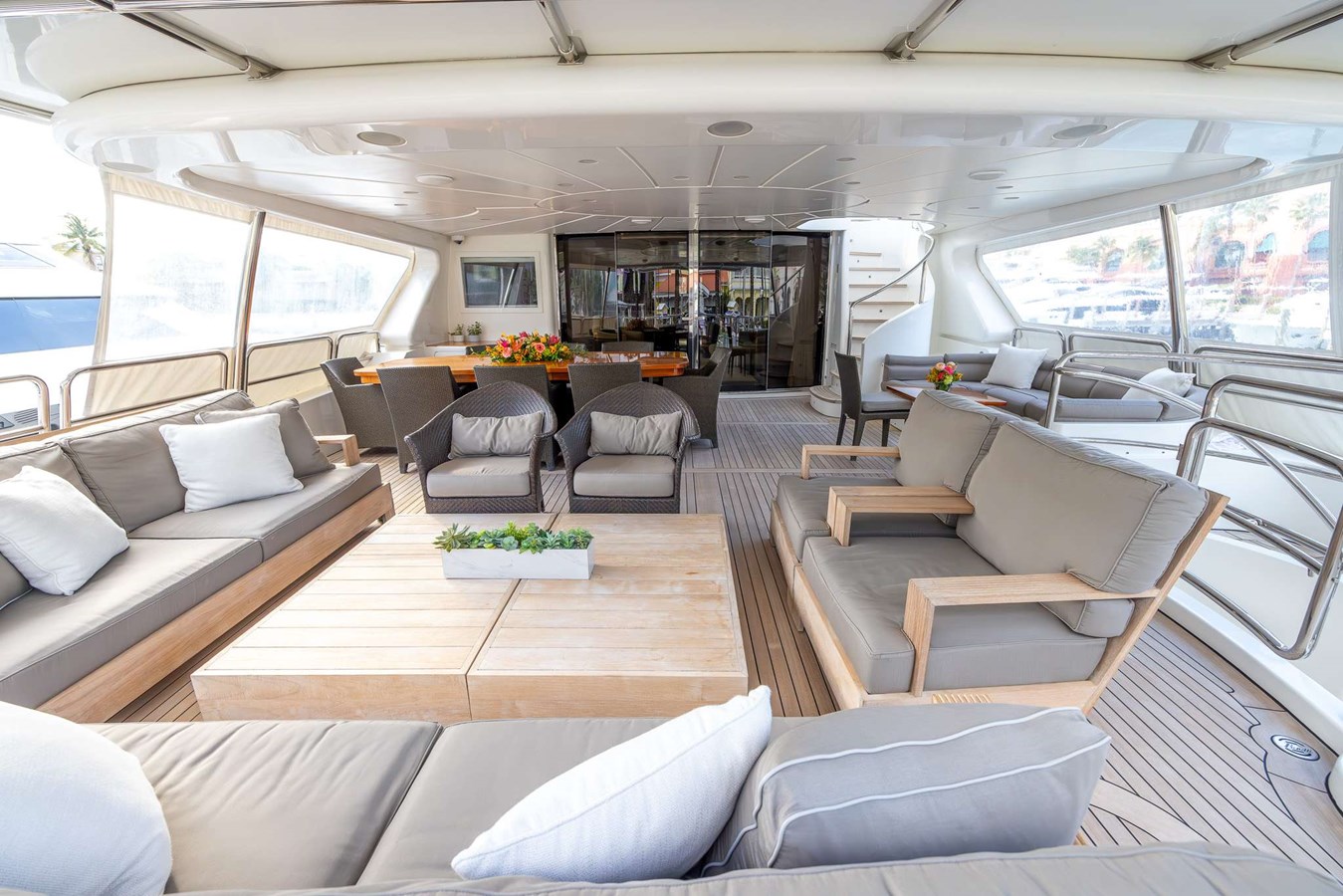 https://s3.amazonaws.com/boss.yatco.com/ForCharter/Vessel/Photo/5280/large_92002.jpg