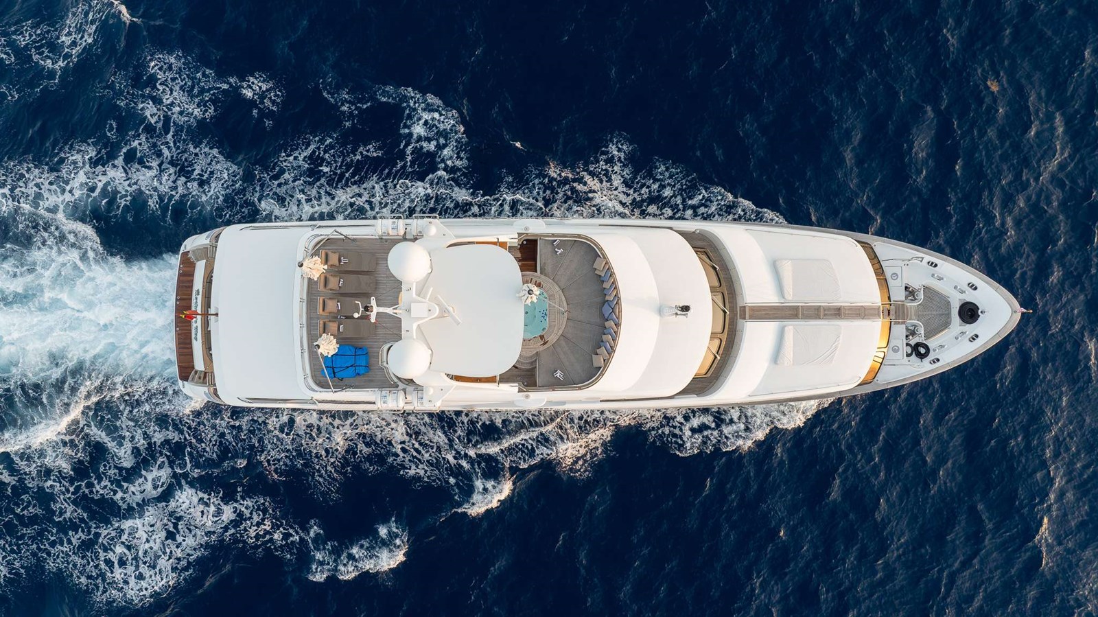 https://s3.amazonaws.com/boss.yatco.com/ForCharter/Vessel/Photo/5280/large_92008.jpg