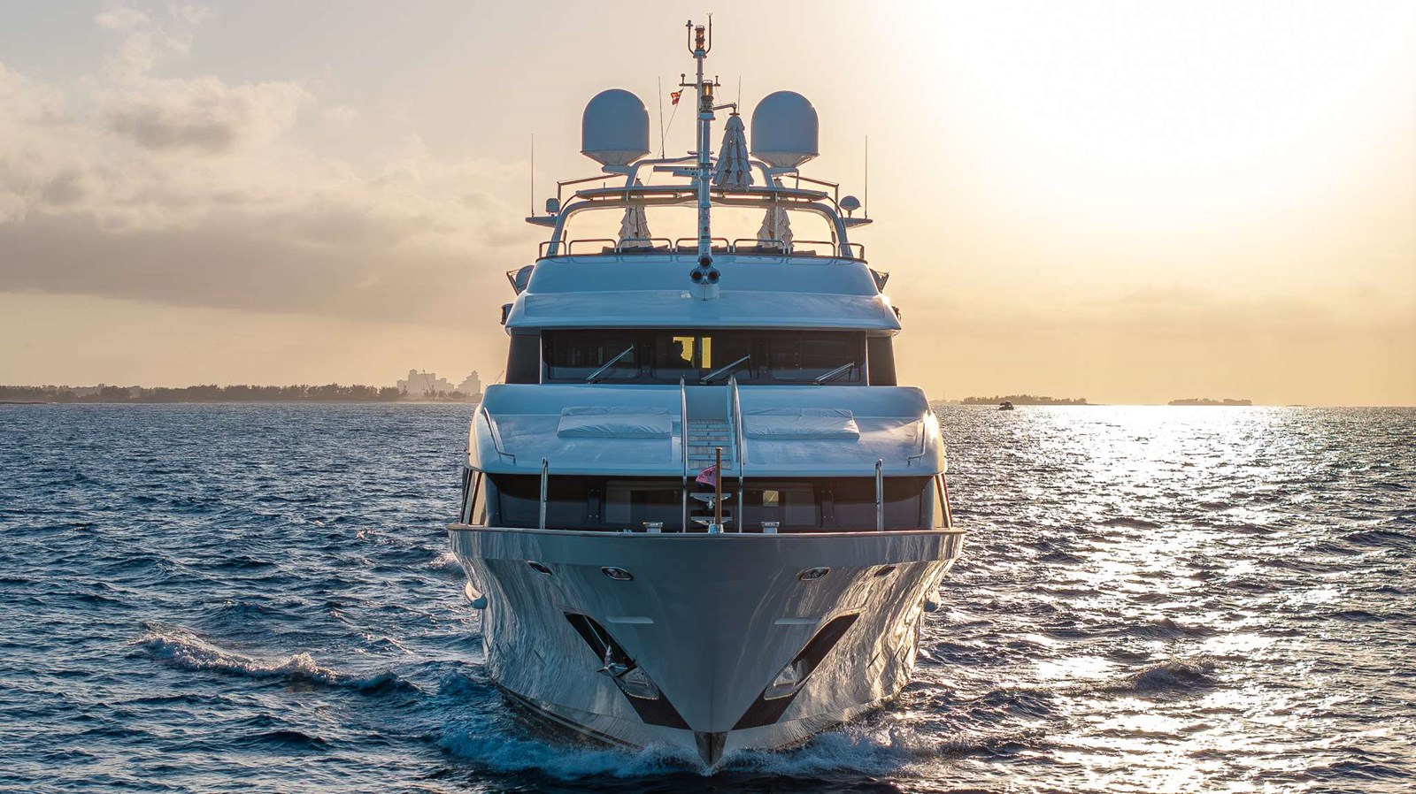 https://s3.amazonaws.com/boss.yatco.com/ForCharter/Vessel/Photo/5280/large_92009.jpg