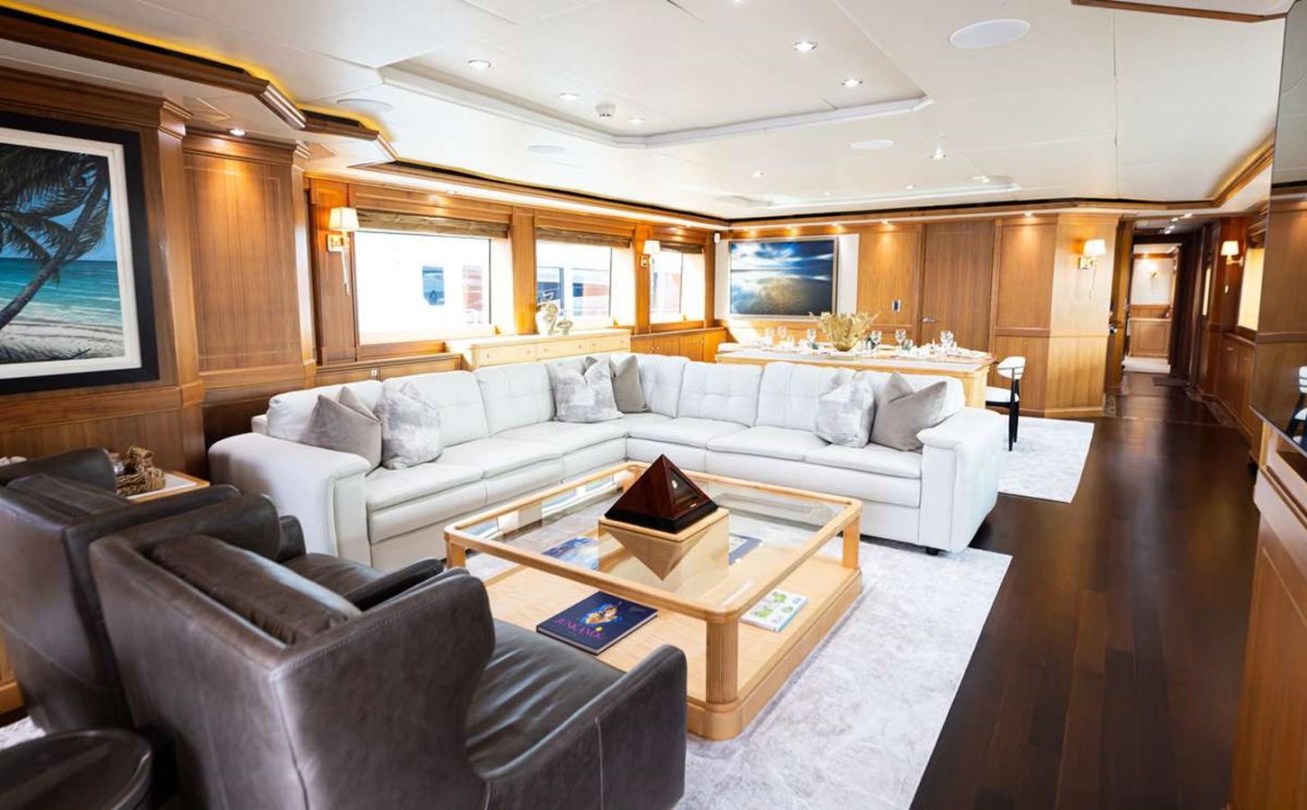 https://s3.amazonaws.com/boss.yatco.com/ForCharter/Vessel/Photo/5281/large_92057.jpg
