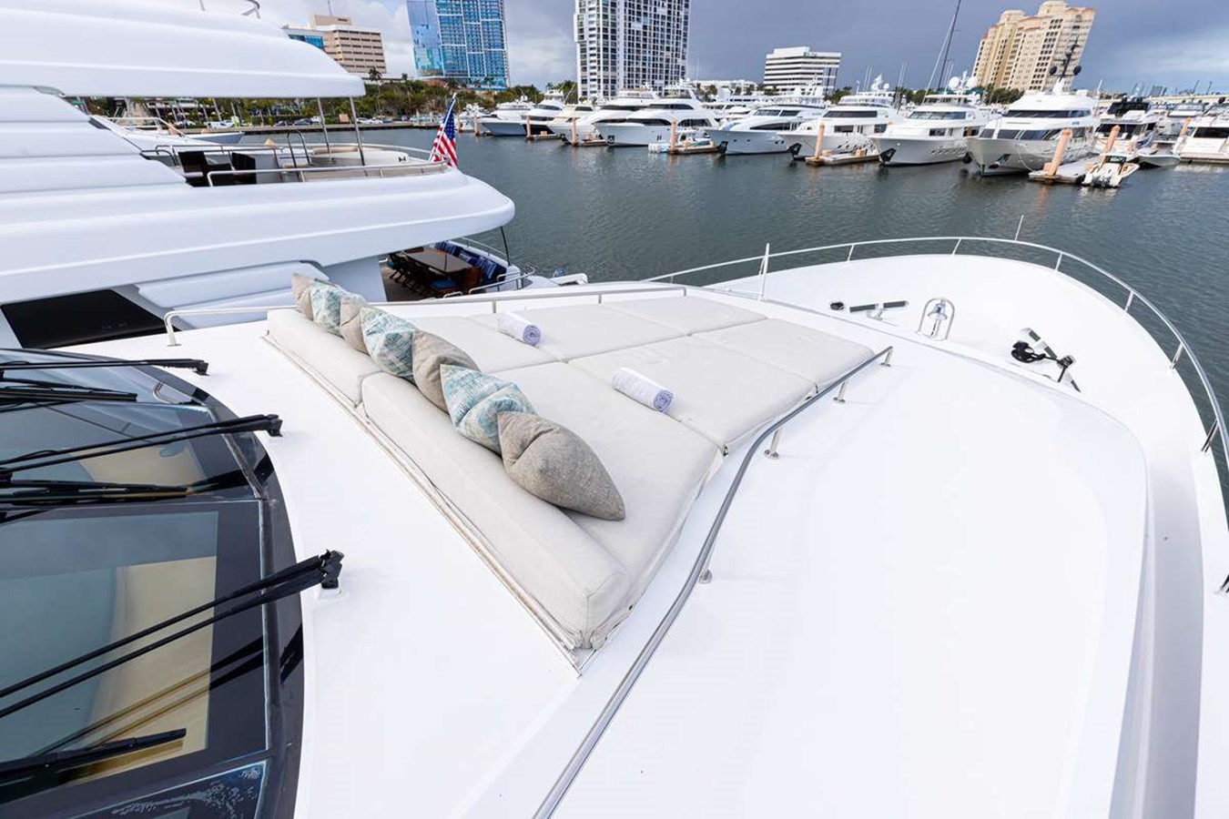 https://s3.amazonaws.com/boss.yatco.com/ForCharter/Vessel/Photo/5281/large_92069.jpg