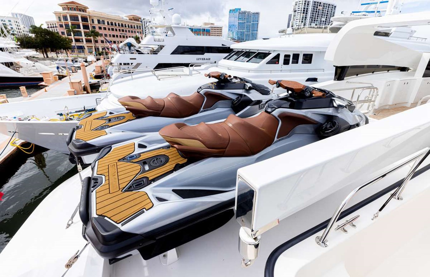 https://s3.amazonaws.com/boss.yatco.com/ForCharter/Vessel/Photo/5281/large_92072.jpg