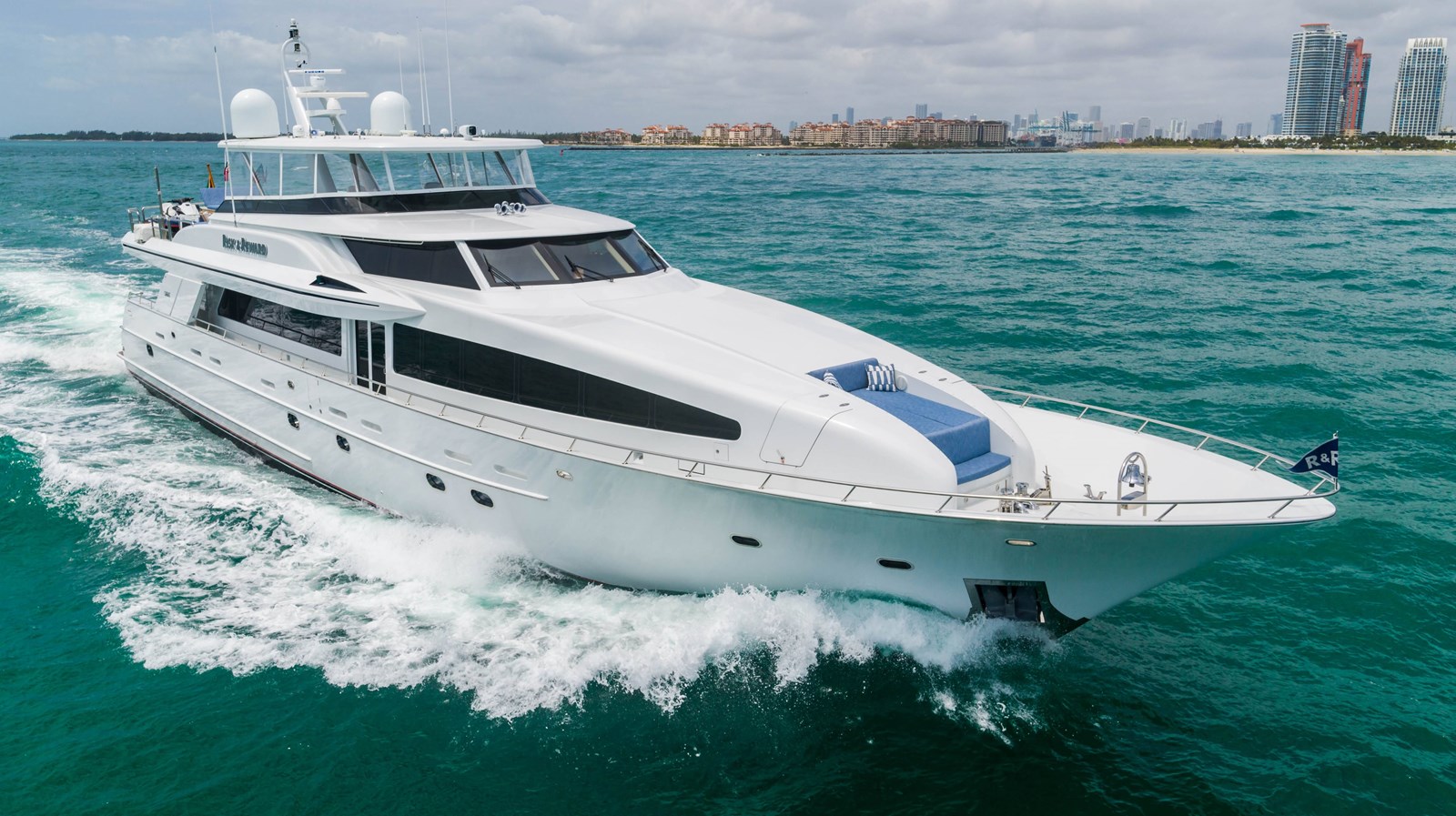 https://s3.amazonaws.com/boss.yatco.com/ForCharter/Vessel/Photo/5334/large_93398.jpg