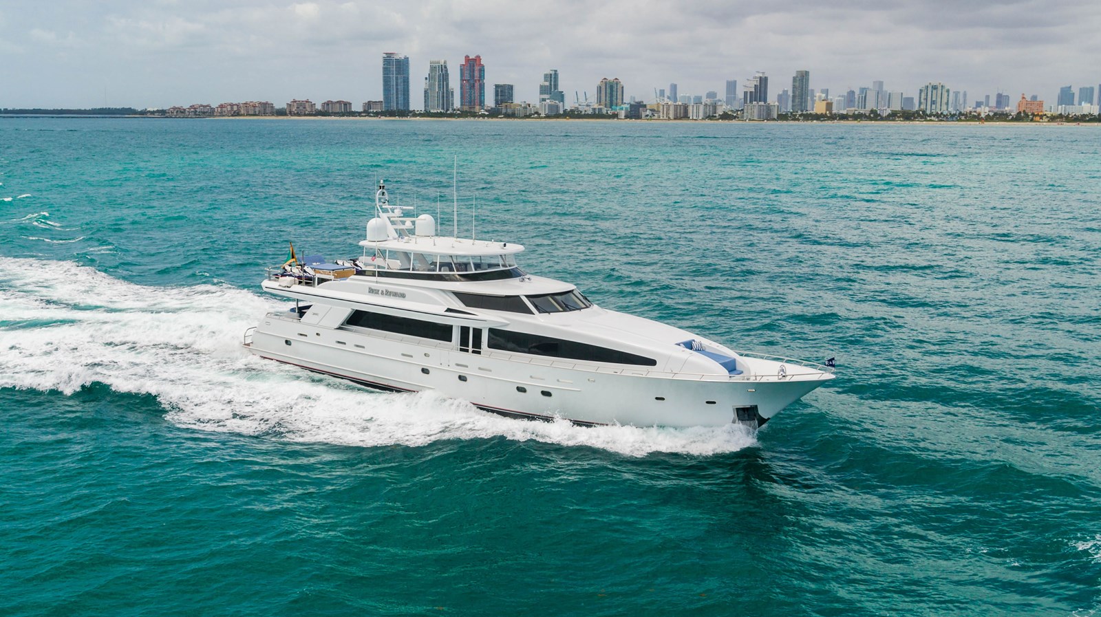 https://s3.amazonaws.com/boss.yatco.com/ForCharter/Vessel/Photo/5334/large_93401.jpg