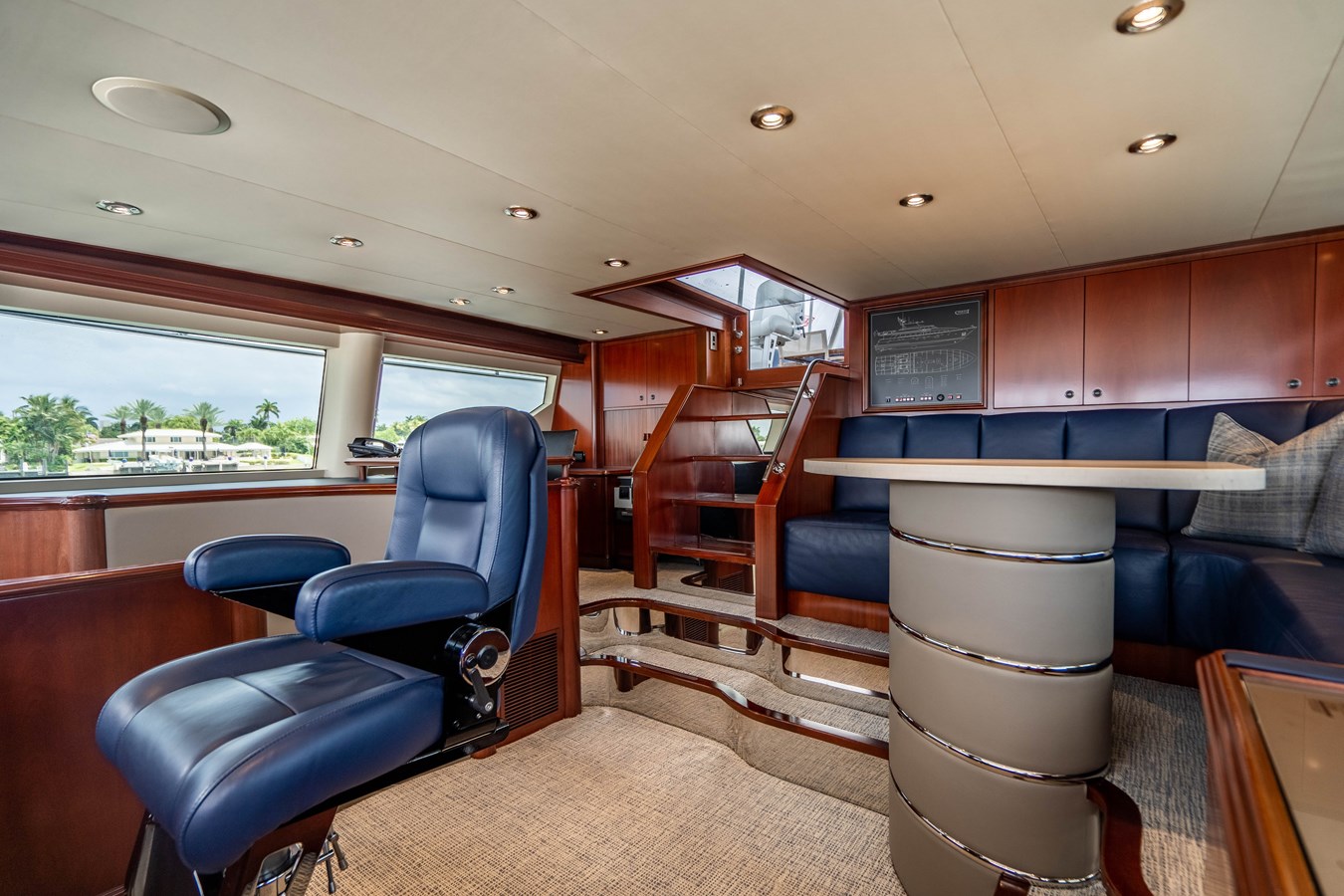 https://s3.amazonaws.com/boss.yatco.com/ForCharter/Vessel/Photo/5334/large_93448.jpg