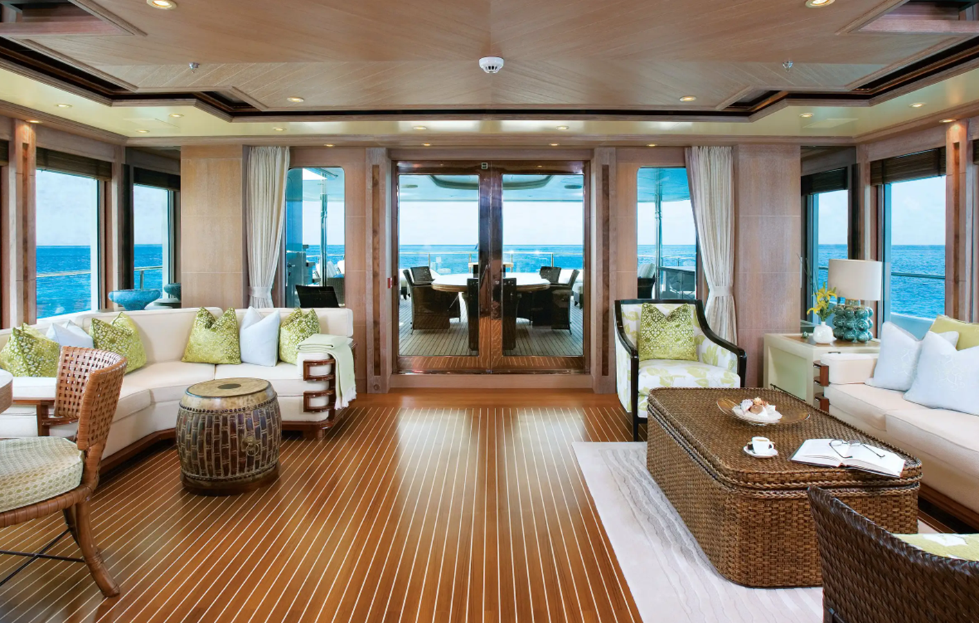 https://s3.amazonaws.com/boss.yatco.com/ForCharter/Vessel/Photo/5451/large_96506.png