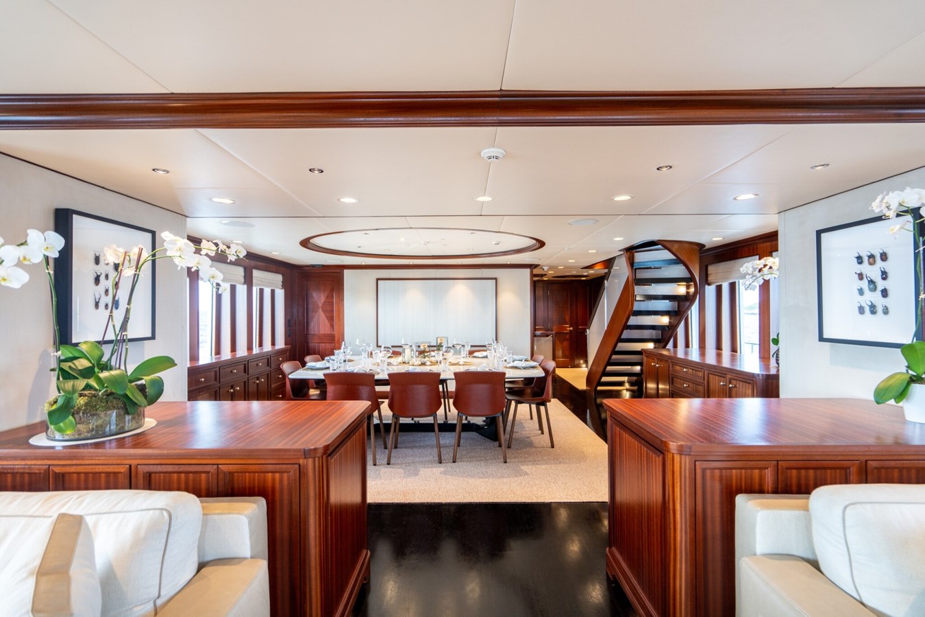 https://s3.amazonaws.com/boss.yatco.com/ForCharter/Vessel/Photo/5490/large_97953.jpg