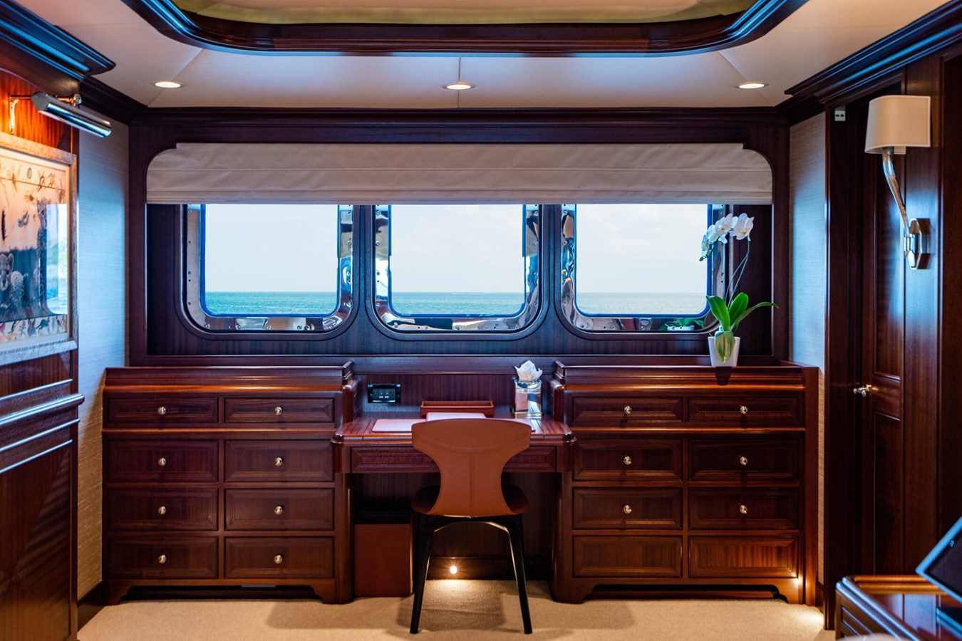 https://s3.amazonaws.com/boss.yatco.com/ForCharter/Vessel/Photo/5490/large_97958.jpg
