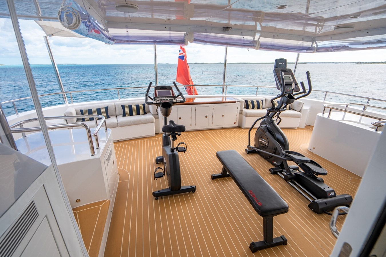 https://s3.amazonaws.com/boss.yatco.com/ForCharter/Vessel/Photo/5490/large_97972.jpg