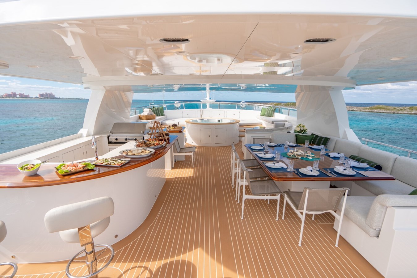 https://s3.amazonaws.com/boss.yatco.com/ForCharter/Vessel/Photo/5490/large_97979.jpg