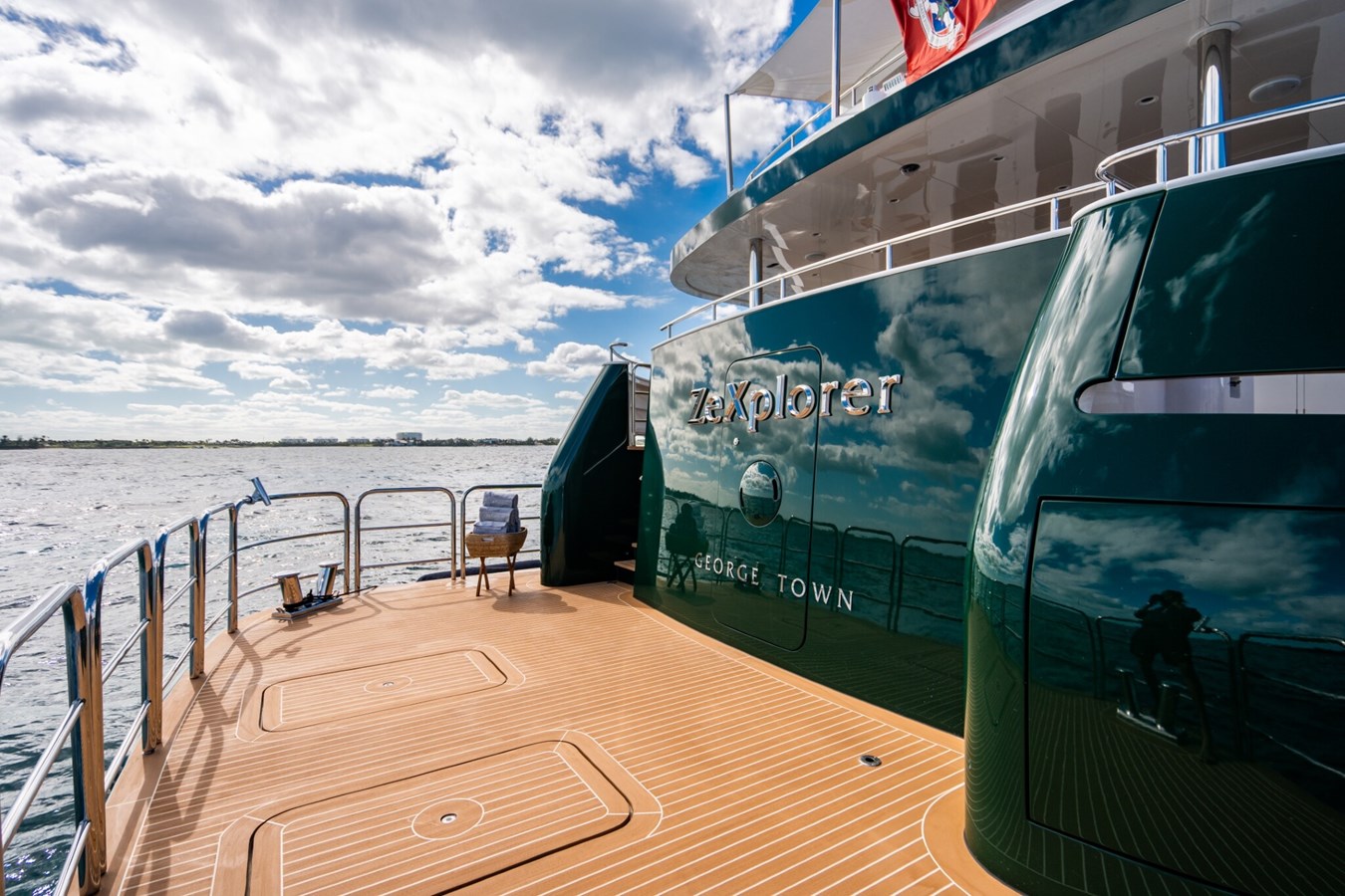 https://s3.amazonaws.com/boss.yatco.com/ForCharter/Vessel/Photo/5490/large_97982.jpg