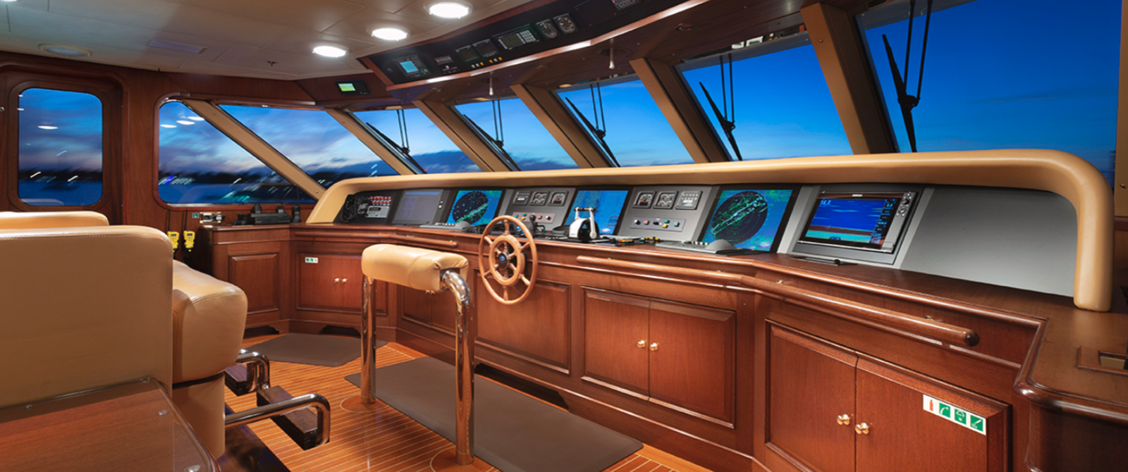 https://s3.amazonaws.com/boss.yatco.com/ForCharter/Vessel/Photo/5491/large_97992.png