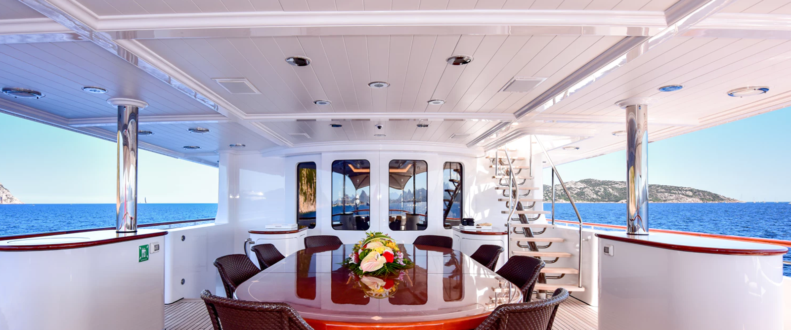 https://s3.amazonaws.com/boss.yatco.com/ForCharter/Vessel/Photo/5491/large_97994.png
