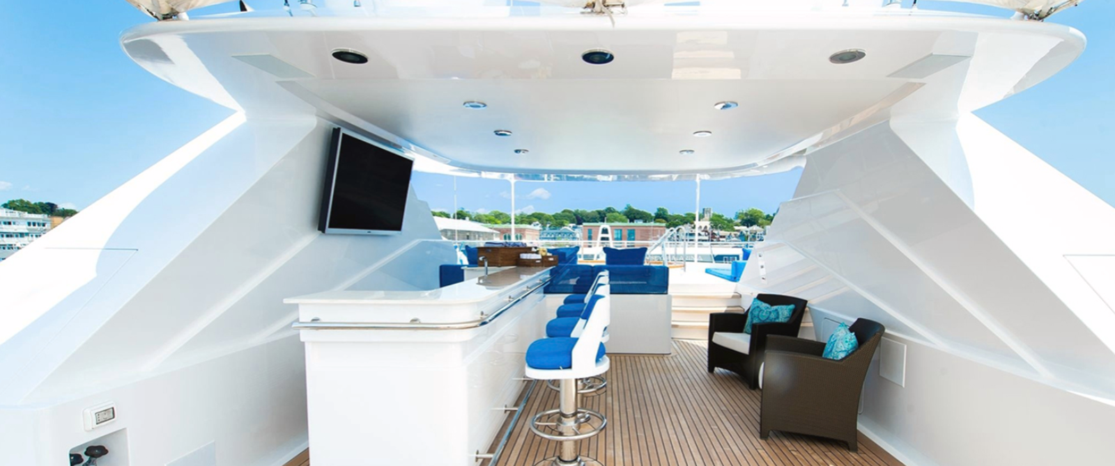 https://s3.amazonaws.com/boss.yatco.com/ForCharter/Vessel/Photo/5491/large_97996.png