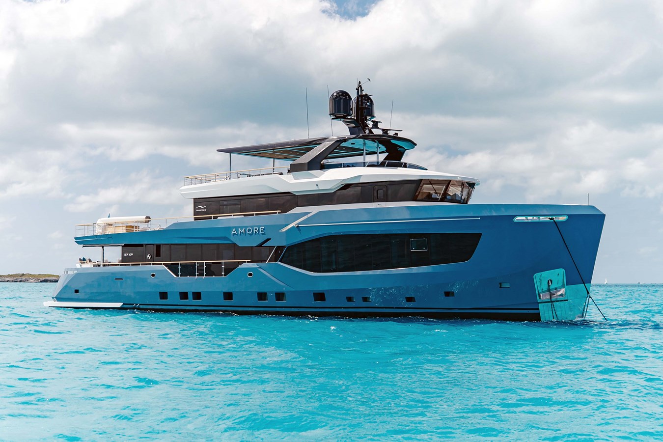 https://s3.amazonaws.com/boss.yatco.com/ForCharter/Vessel/Photo/5529/large_99222.jpg