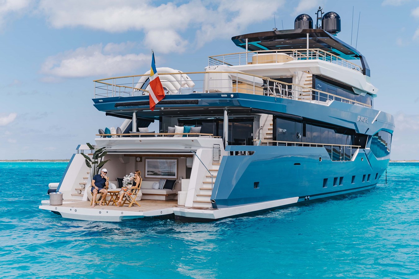 https://s3.amazonaws.com/boss.yatco.com/ForCharter/Vessel/Photo/5529/large_99250.jpg