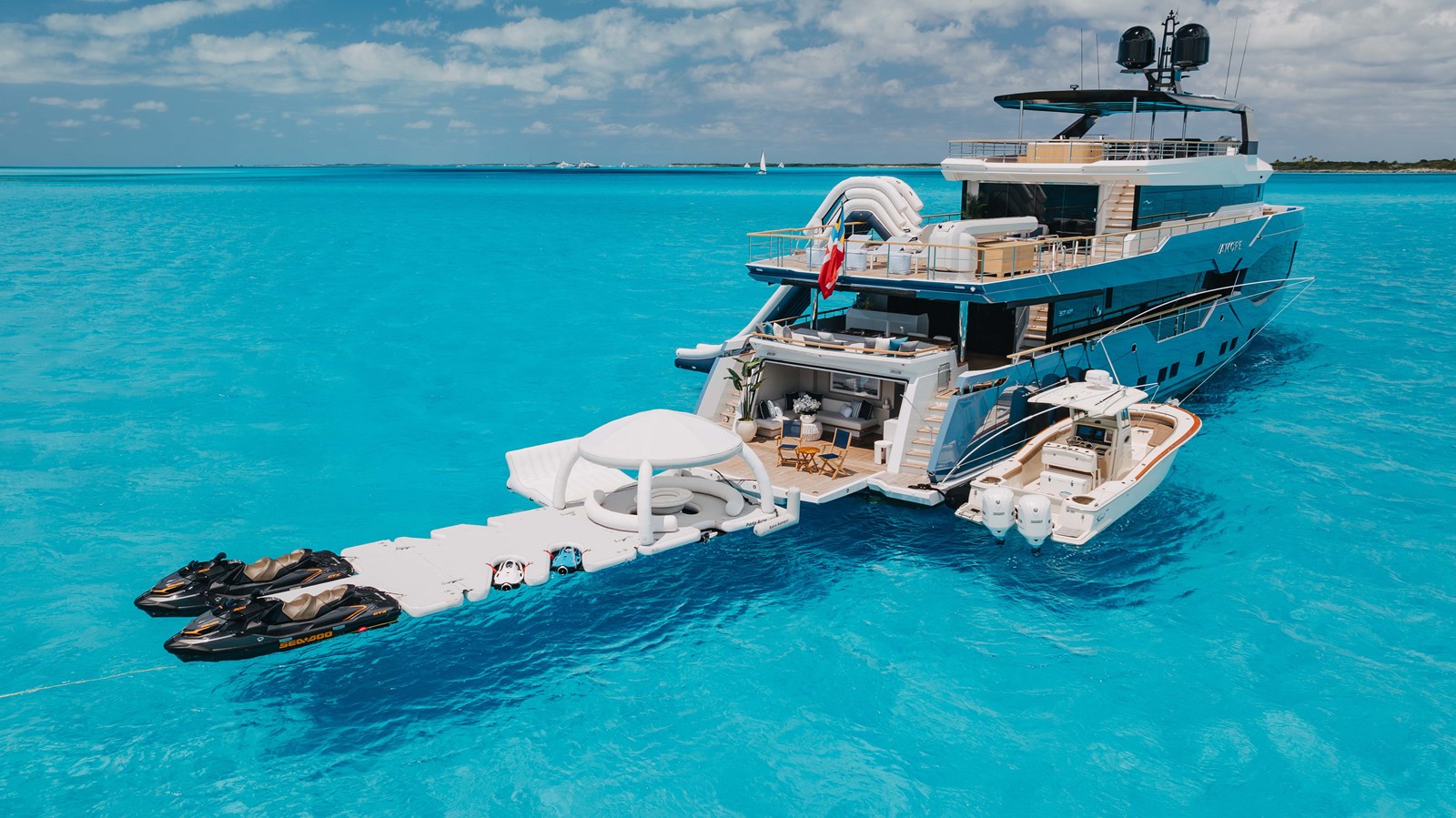 https://s3.amazonaws.com/boss.yatco.com/ForCharter/Vessel/Photo/5529/large_99251.jpg