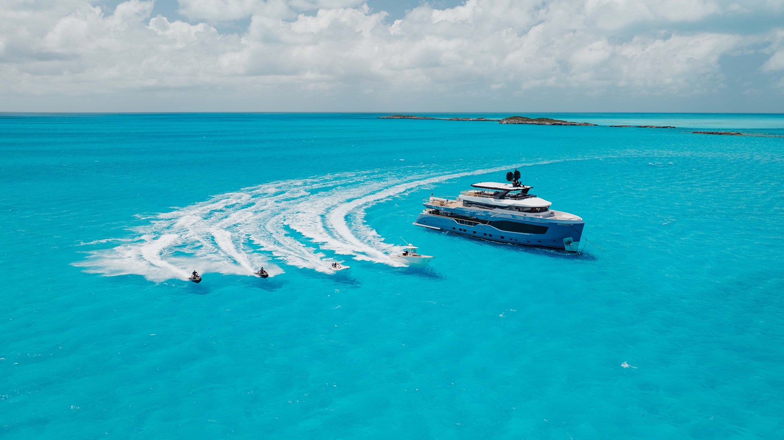 https://s3.amazonaws.com/boss.yatco.com/ForCharter/Vessel/Photo/5529/large_99252.jpg