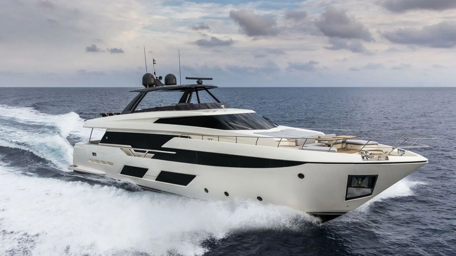 2018 FERRETTI YACHTS 92'